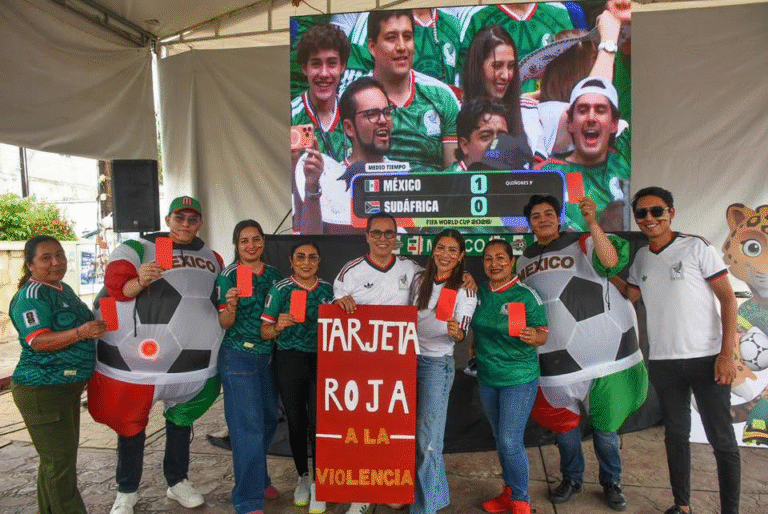 Berriozábal se une a la fiesta mundialista y celebra triunfo de México ante Sudáfrica