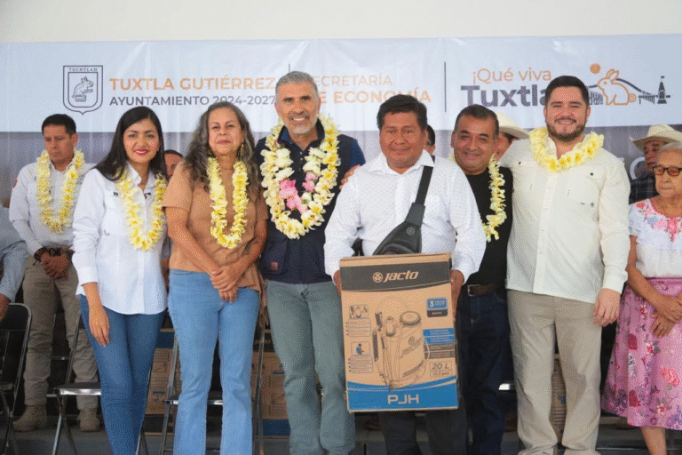 Entregan 1,000 bombas aspersoras a campesinos de ejidos de Tuxtla