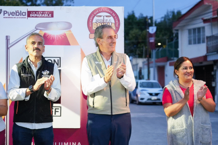 Puebla Brilla llega a la colonia 10 de Mayo con cobertura total de alumbrado público