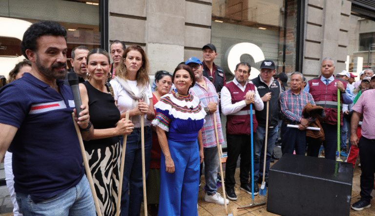 Clara Brugada impulsa jornada de limpieza para revitalizar el Centro Histórico de la Ciudad de México
