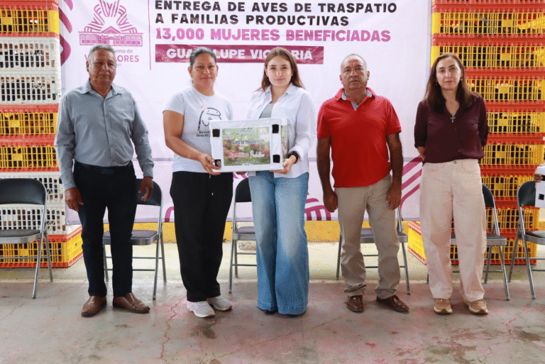 Valeria Rosales impulsa la economía rural con entrega de aves de traspatio a mujeres de Villaflores