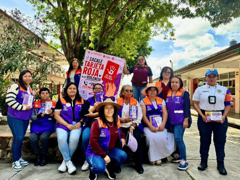 Brigada Violeta lleva prevención de violencia a estudiantes en Tláhuac