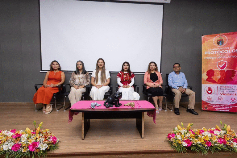 Imparten conferencia “Prevención y erradicación de la violencia” a personal del Congreso