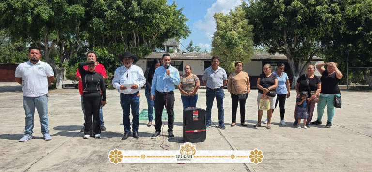 Fortalecen infraestructura educativa en San Nicolás Tolentino con entrega de impermeabilizante