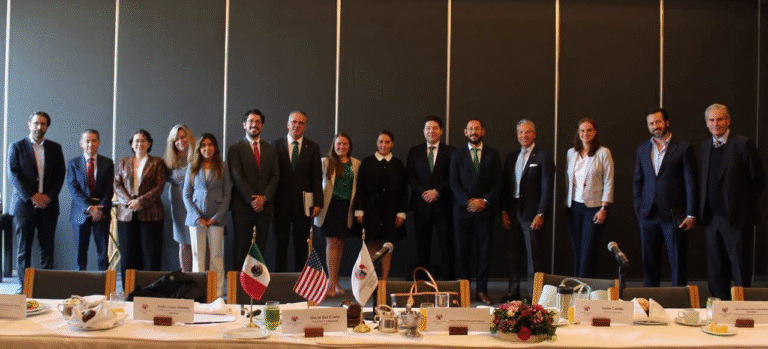 SAT y sector empresarial fortalecen diálogo para impulsar inversión y certeza jurídica