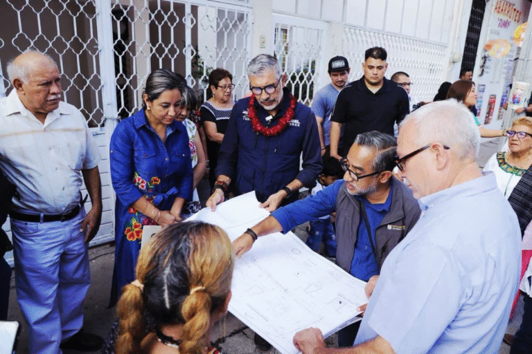 Fortalece Ángel Torres red de drenaje sanitario en Barrio San Roque