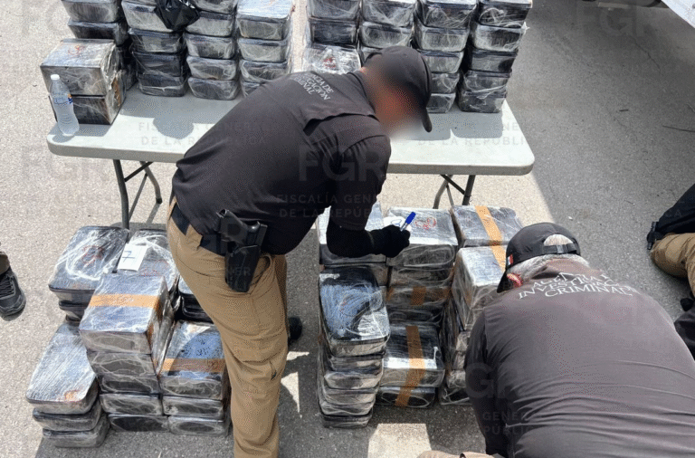 Vinculan a proceso a conductor que transportaba casi una tonelada de metanfetamina oculta en cargamento de jícamas