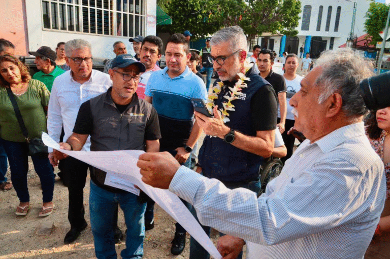 Avanza atención integral del sistema de drenaje en Tuxtla; ahora en la Francisco I. Madero: Ángel Torres