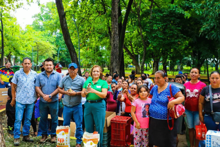 Impulsa Tapachula la seguridad alimentaria con entrega de paquetes avícolas para jefas de familia