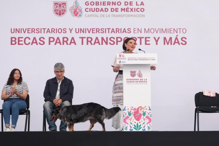 Clara Brugada entrega 20 mil becas a universitarios y fija meta de beneficiar a 200 mil estudiantes en 2026