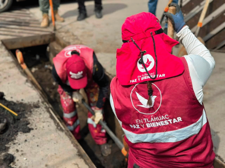 Tláhuac realiza jornada de limpieza de coladeras para prevenir inundaciones en San Nicolás Tetelco