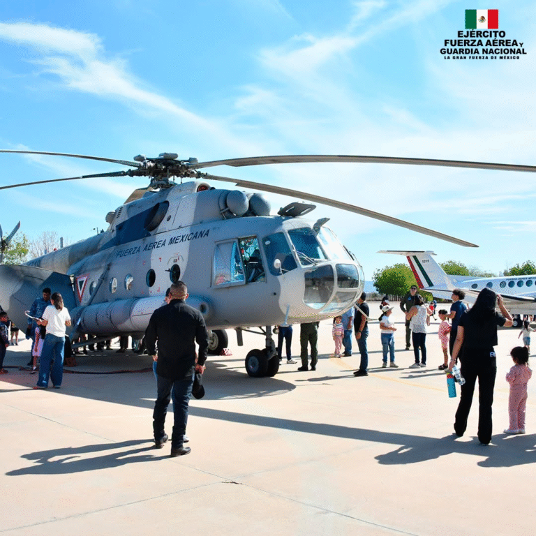 Fuerza Aérea Mexicana acerca sus actividades a familias sonorenses con exposición aérea en Hermosillo