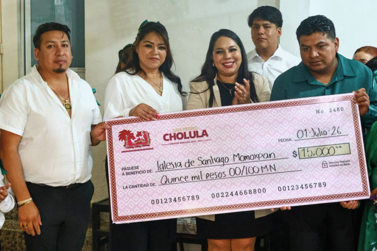 Tonantzin Fernández acompaña festividad en Santiago Momoxpan y refrenda apoyo al patrimonio cultural