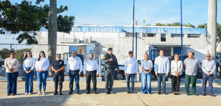 Jorge Acero entrega certificados e incentivos a policías de Berriozábal