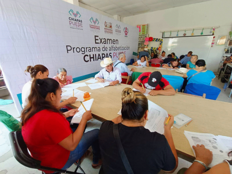 Más de 117 participantes concluyen tercera etapa del programa de alfabetización en Berriozábal