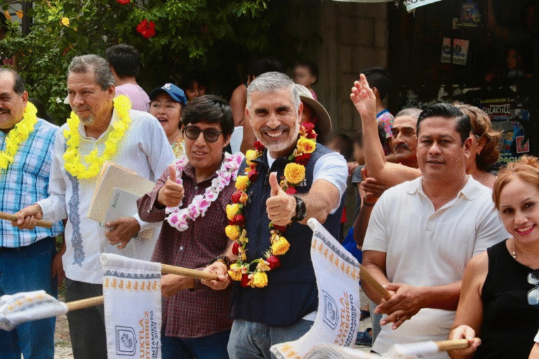 Ángel Torres inicia una nueva pavimentación en Las Granjas