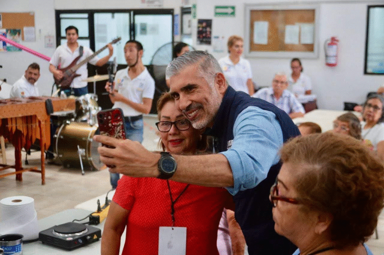 Ángel Torres impulsa la convivencia en Curso de Verano para personas adultas mayores