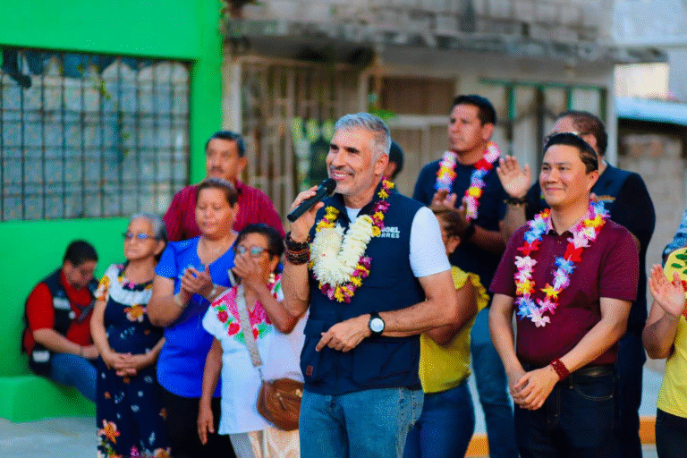 Ángel Torres inaugura una calle más en Paulino Aguilar