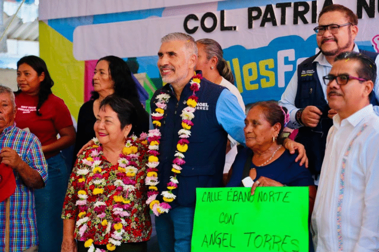 Inaugura Ángel Torres una calle más en la colonia Patria Nueva, en Tuxtla