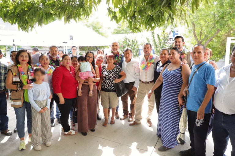 Ángel Torres acerca servicios de salud gratuitos a familias de La Misión en Tuxtla