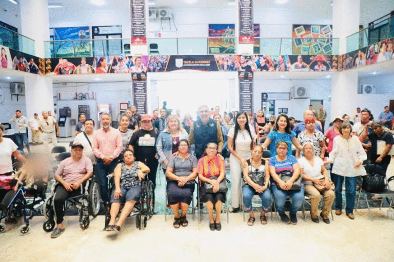 DIF Tuxtla entrega ayudas técnicas para mejorar la movilidad de personas con discapacidad