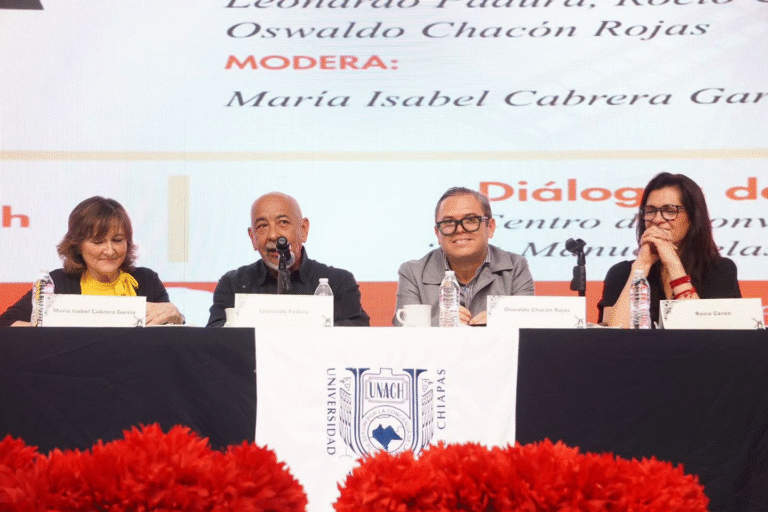Leonardo Padura, Rocío Cerón y Oswaldo Chacón reflexionan sobre el futuro del libro en la UNACH