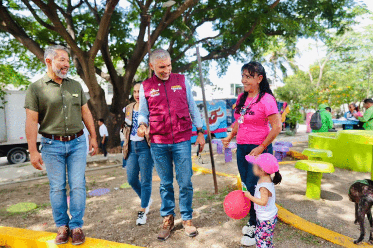 Ángel Torres lleva servicios médicos y atención animal a familias de la colonia Vida Mejor