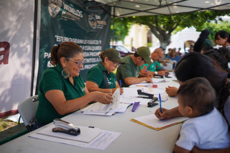 SEDIF entrega 80 apoyos de alimentación, movilidad y salud visual en Cuautla