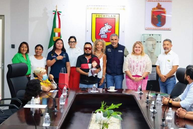 DIF Tuxtla entrega pelucas oncológicas como muestra de solidaridad
